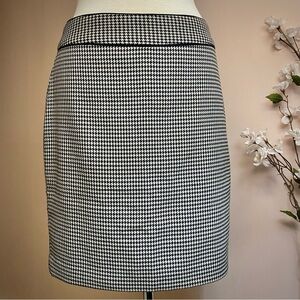 Banana Republic Black and White Houndstooth Skirt